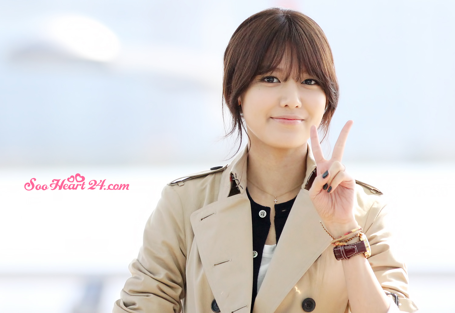 [PIC][01-11-2012]Yuri và SooYoung khởi hành đi Hồng Kông để tham dự sự kiện thời trang của thương hiệu "Burberry" - Page 5 02743F445099EFAE3B1441