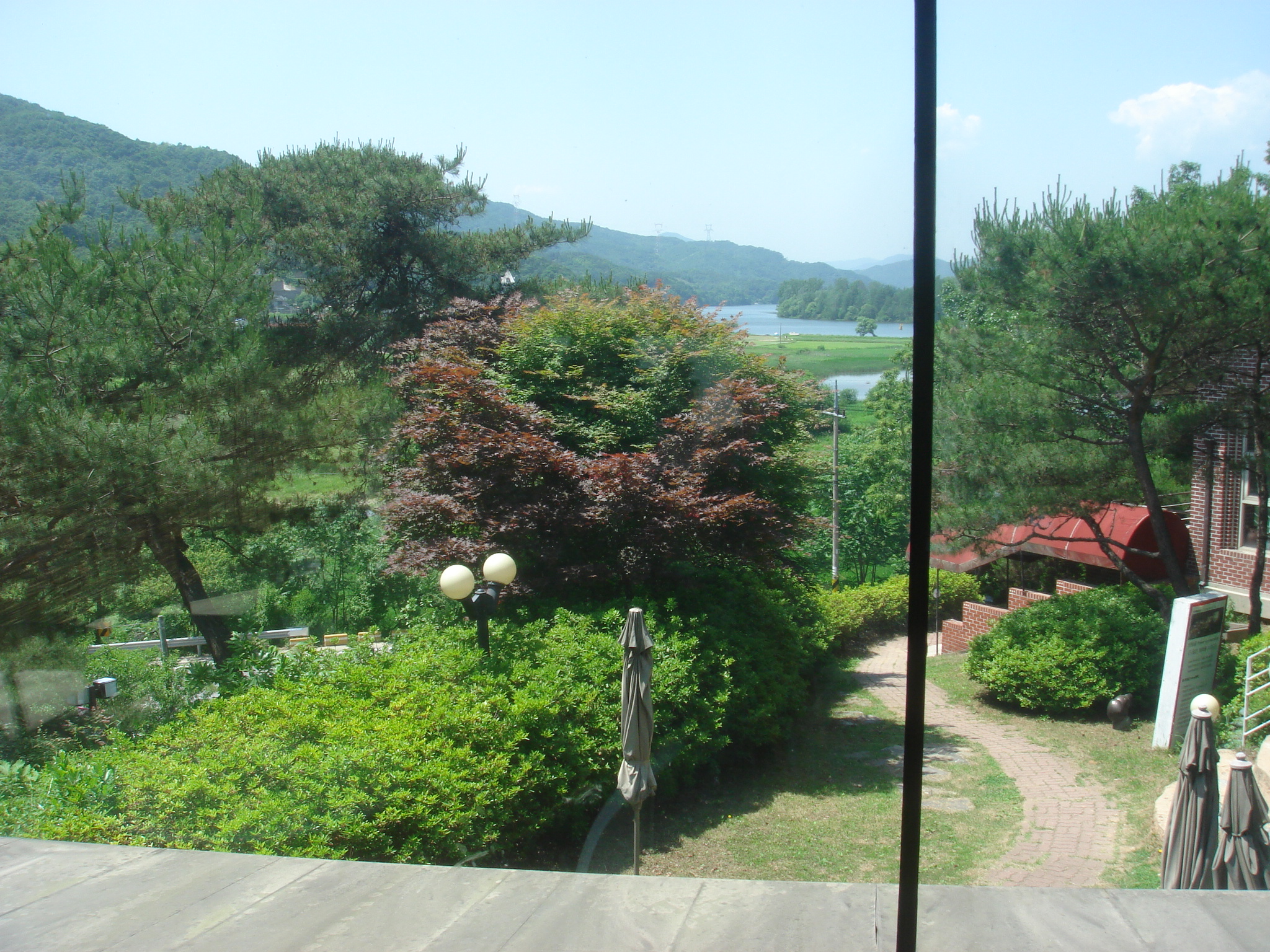 바탕골 예술회관 1000원 찻집(무인 셀프 찻집)에서 바라본 남한강