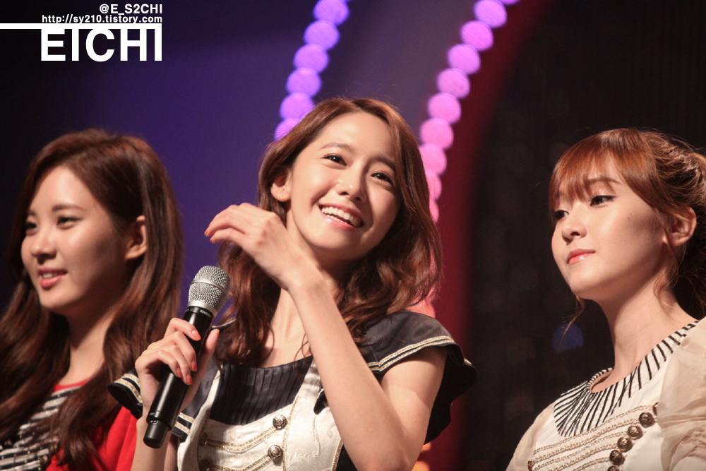 [PIC][01-09-2012]SNSD tại buổi Giao lưu và Ký tặng cho fan hâm mộ được tổ chức bởi thương hiệu "LOOK" vào chiều nay - Page 9 116BCB445043486A1567F0