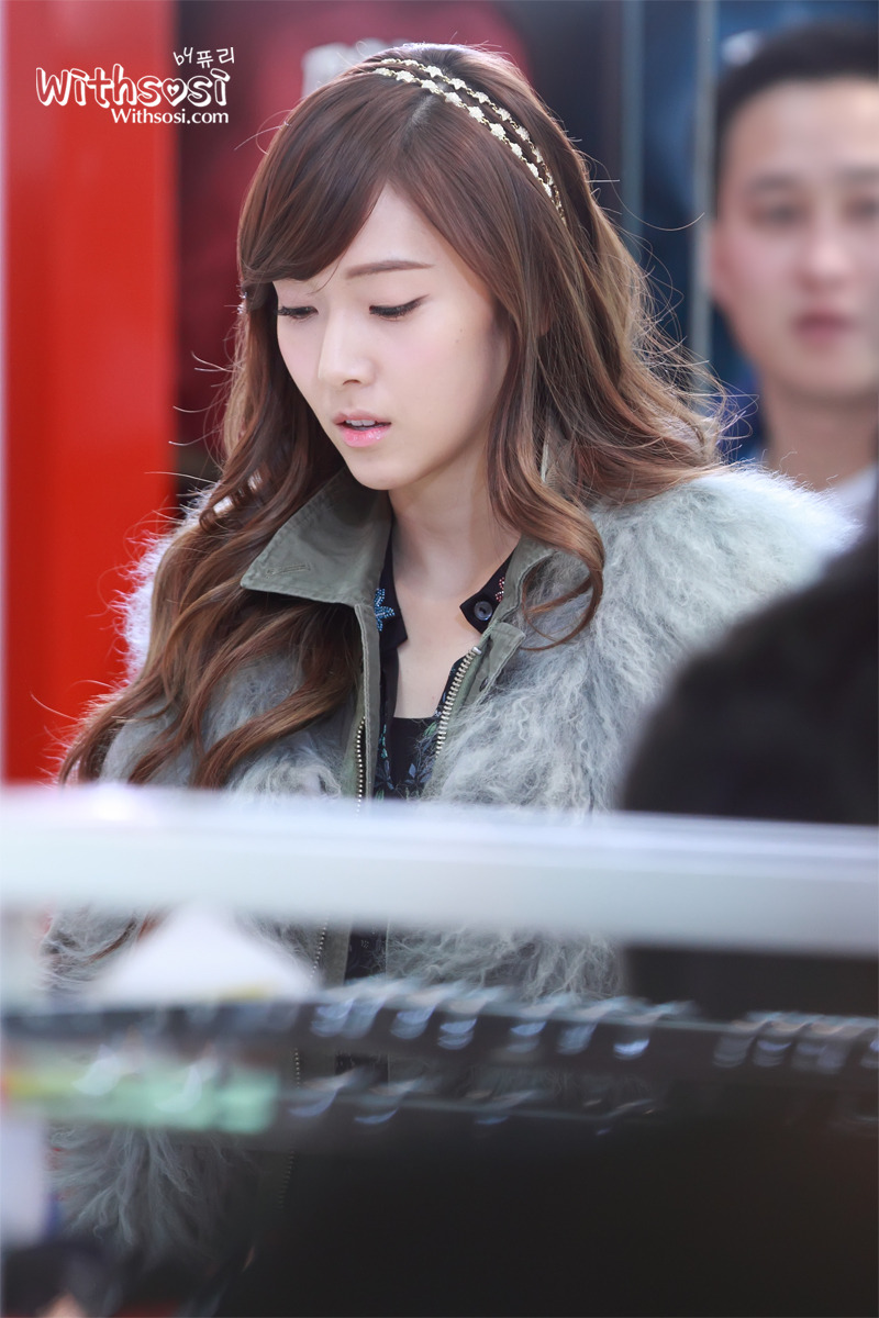 [OTHER][20-01-2012]Jessica tại trường quay của bộ phim "Wild Romance" - Page 16 137E2F384F33B5EC33A4E8