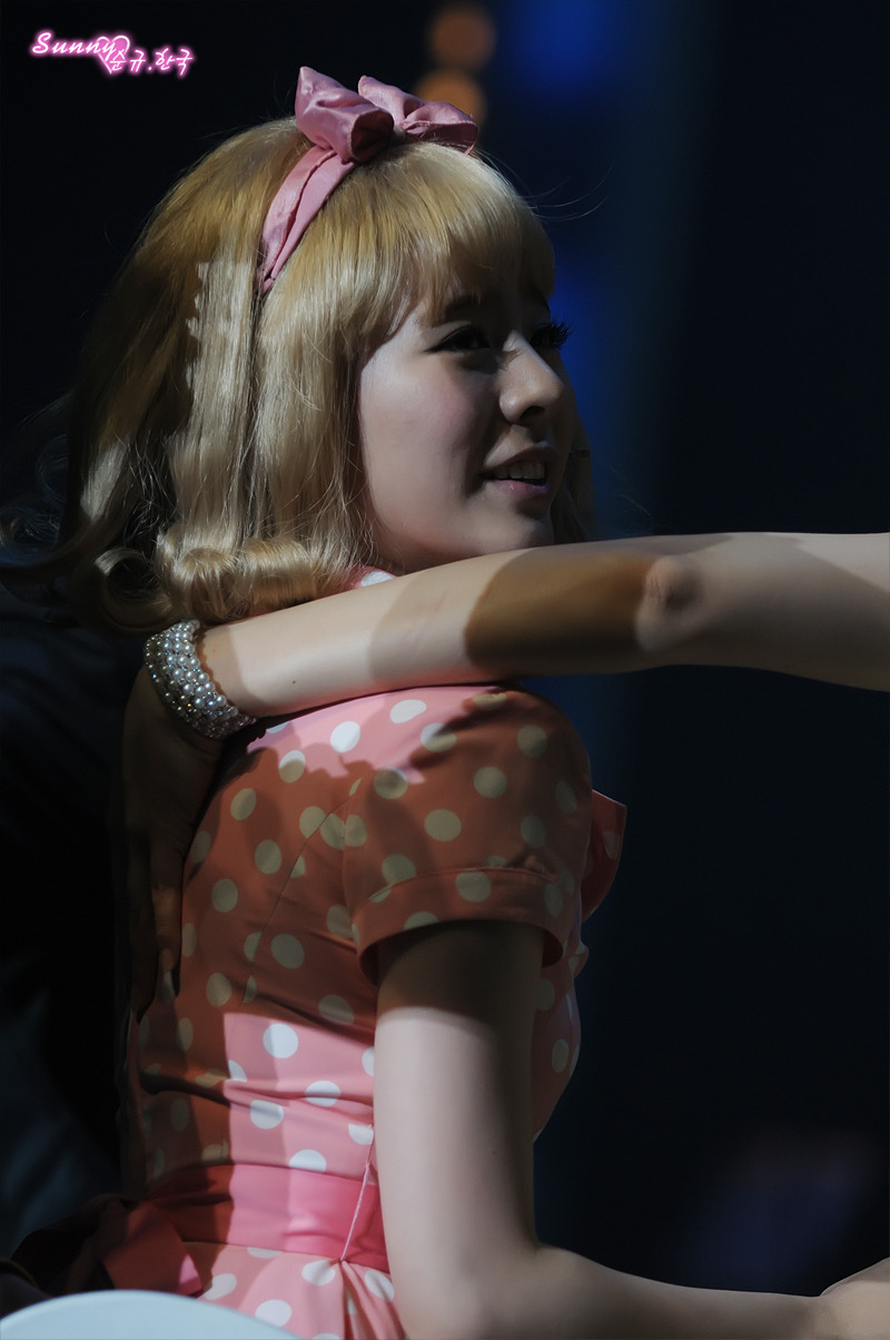 [OTHER][12-06-2012]Selca mới nhất của Sunny và Park Kwang Hyun tại hậu trường "Catch Me If You Can"  - Page 12 142ABD4B4FAE9A6A21FAE1