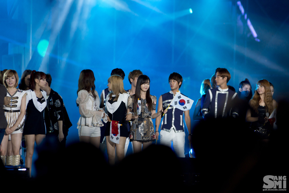 [PIC][25-08-2012]Hình ảnh mới nhất từ Concert "14th Korea-China Music Festival in Yeosu" của SNSD - Page 4 174F12405039BE710E0527