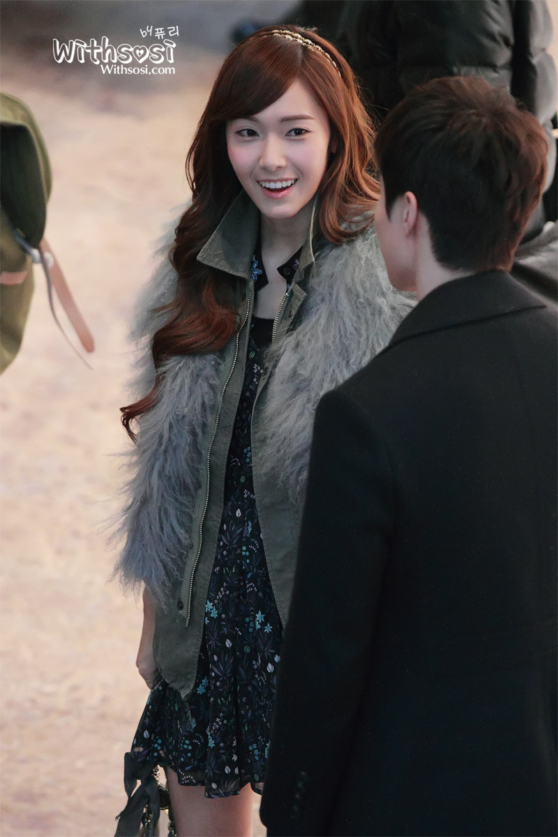 [OTHER][20-01-2012]Jessica tại trường quay của bộ phim "Wild Romance" - Page 16 1767DA3A4F33B58D417904