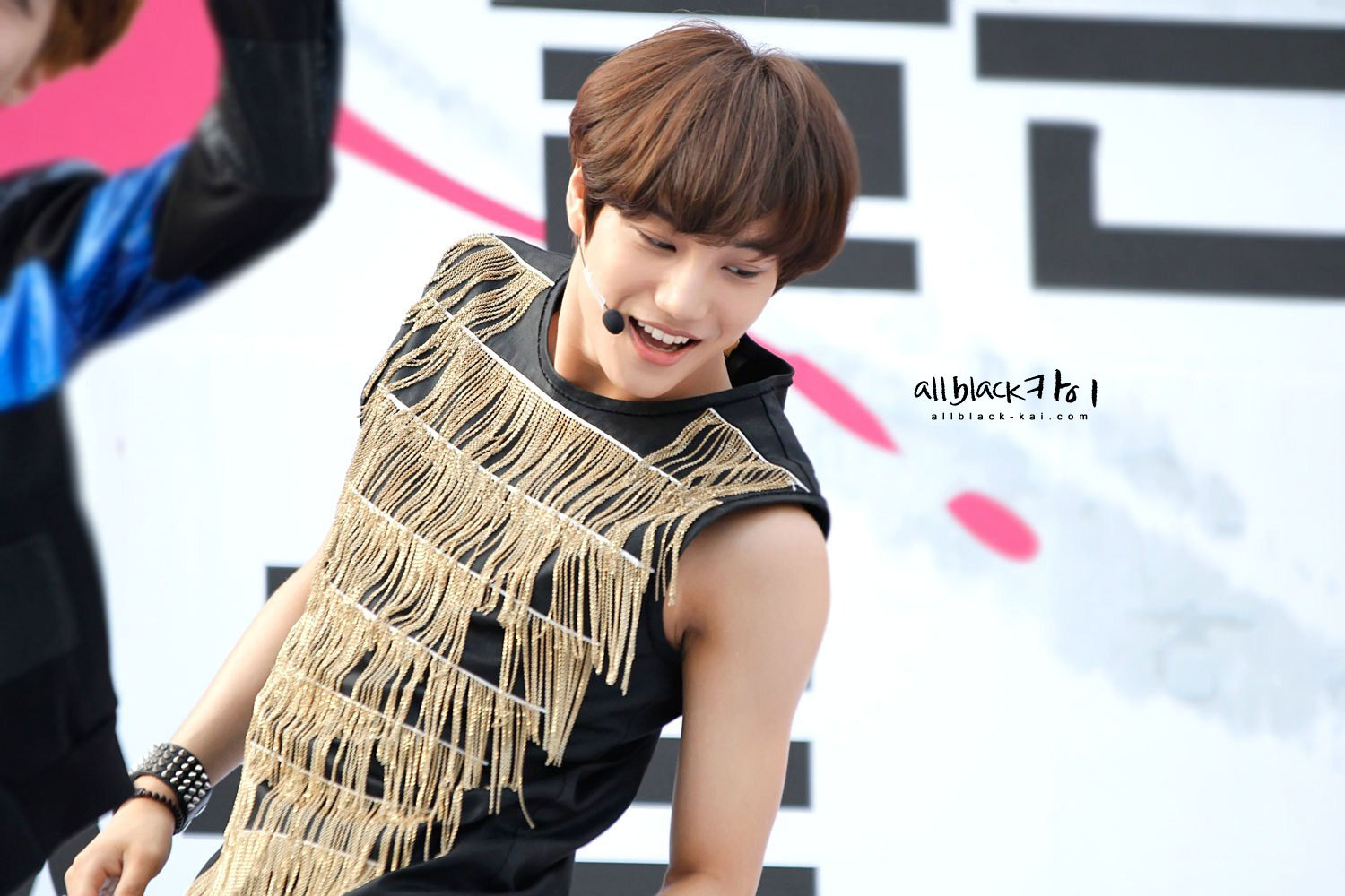 120707 Kai @ Yongsan Golden Bell 204BEC4F4FF9A697251E64