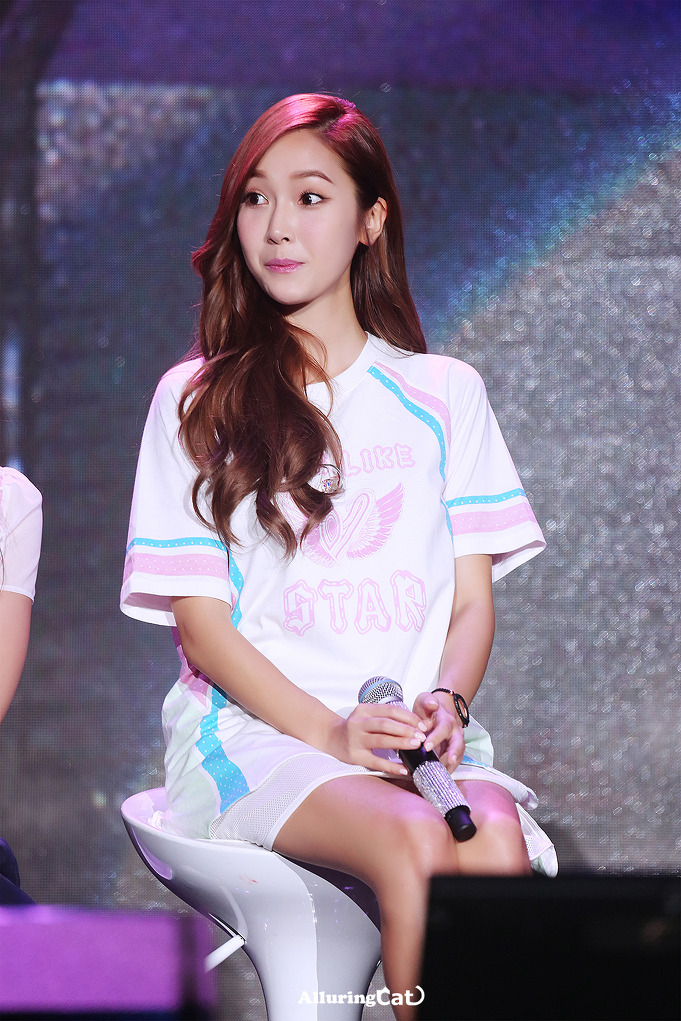 [PIC][06-09-2014]Jessica tham dự sự kiện "LI-NING Fanmeet in Guangzhou" vào tối nay - Page 11 21166F4E5426B0121FFECA