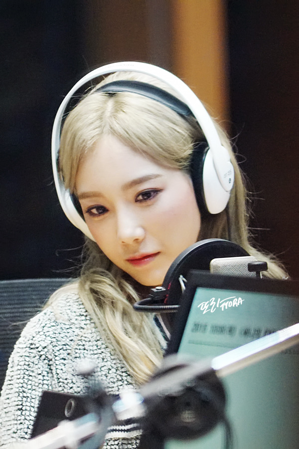 [OTHER][06-02-2015]Hình ảnh mới nhất từ DJ Sunny tại Radio MBC FM4U - "FM Date" - Page 31 21617A4F5645C5E3282CA3