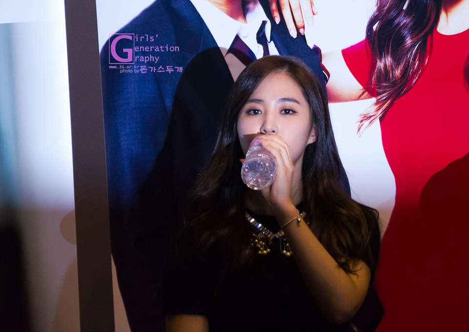 [PIC][30-10-2013]Yuri tham dự "No Breathing Greeting Event" vào tối nay 217864505272119125FC57