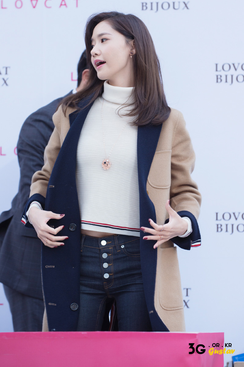 [PIC][24-10-2015]YoonA tham dự buổi fansign cho thương hiệu "LOVCAT" vào chiều nay - Page 3 2207B23C562CDBF13536F6