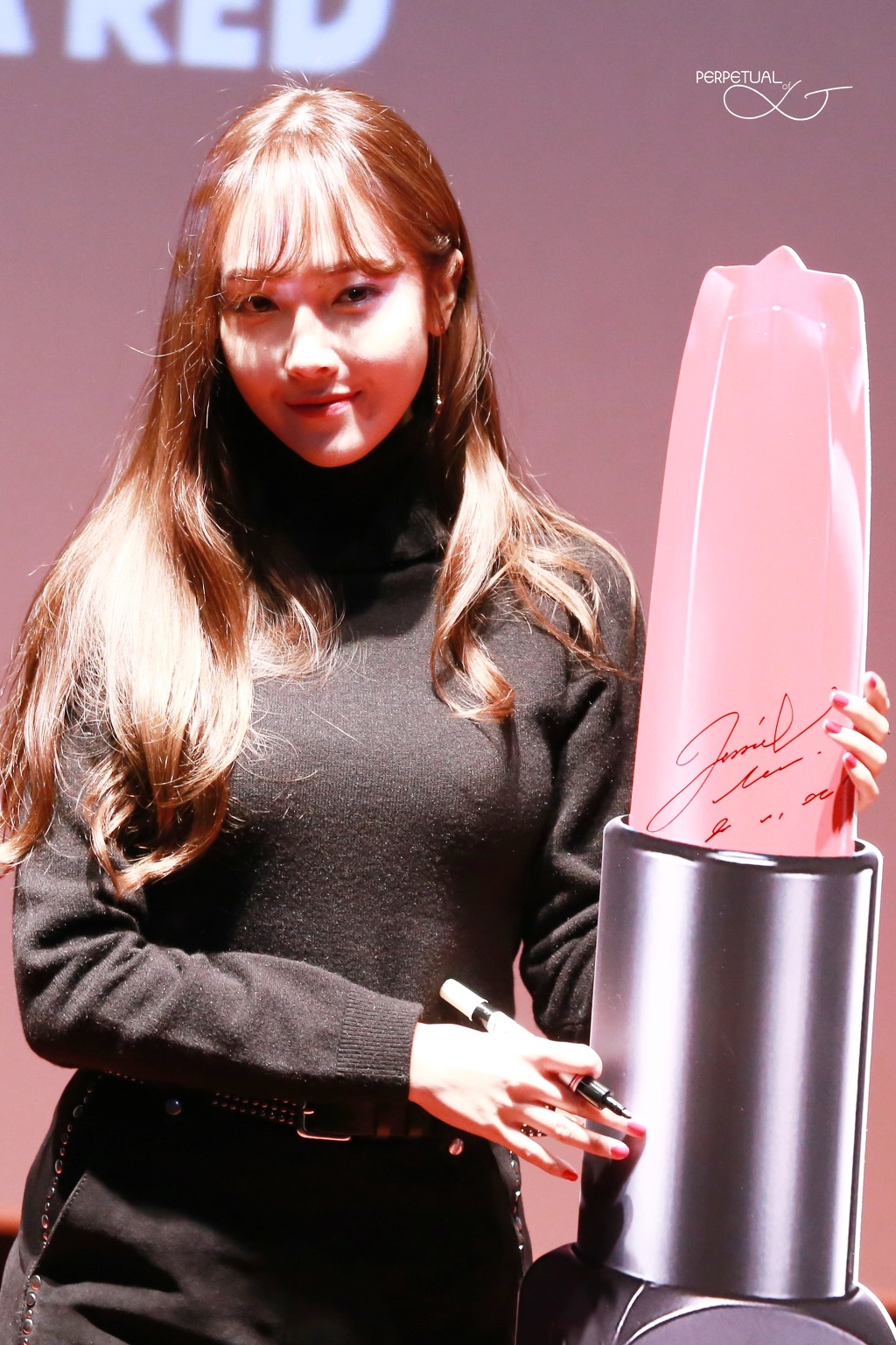 [PIC][07-11-2015]Jessica tham dự buổi Fansign cho dòng mỹ phẩm "J.ESTINA RED" tại "Myeongdong Lotte Cinema" vào chiều nay 2236D237563EB1BE2E134E