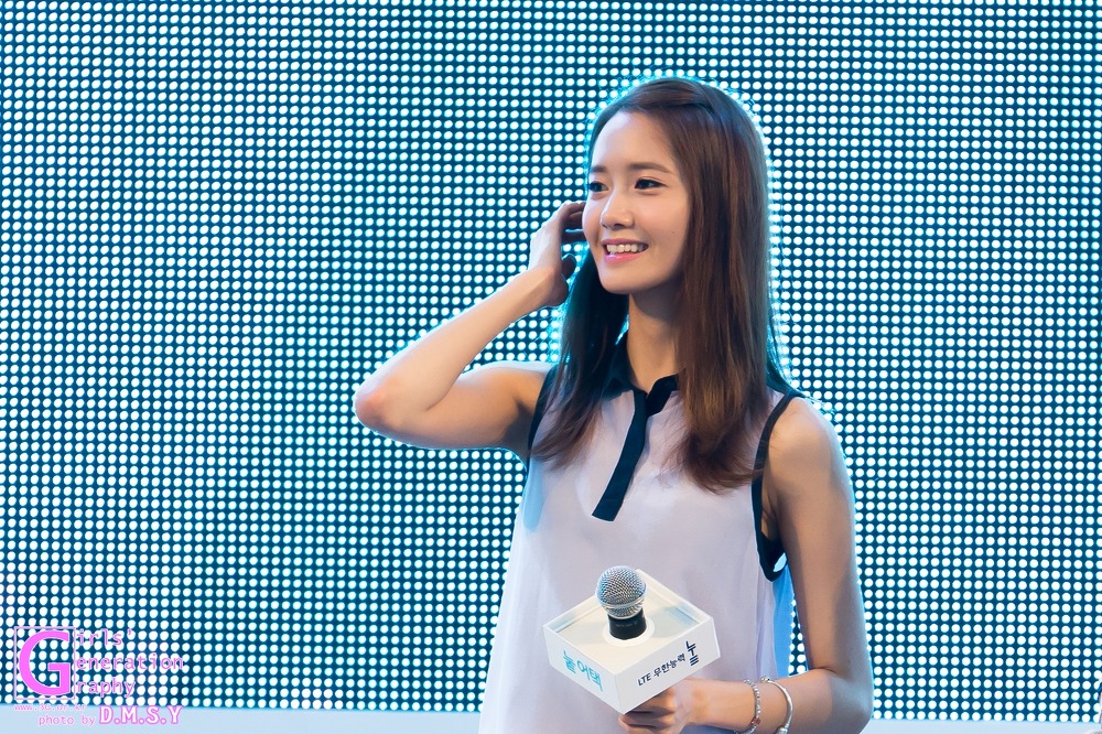 [PIC][29-07-2013]YoonA xuất hiện tại sự kiện SKT ở "Changwon Mechanical High School" cùng SHINee MinHo vào chiều nay  - Page 2 2259D243521D725E18AD51