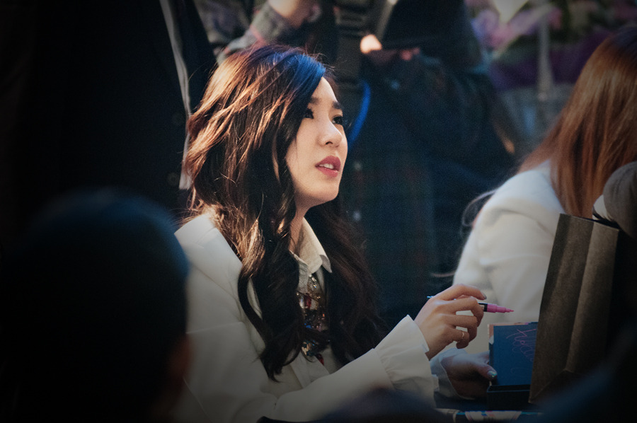 [PIC][14-03-2014]SNSD xuất hiện tại buổi fansign cho "Mr.Mr." vào tối nay  - Page 3 2331AA3D5323DE9B2ED1DA