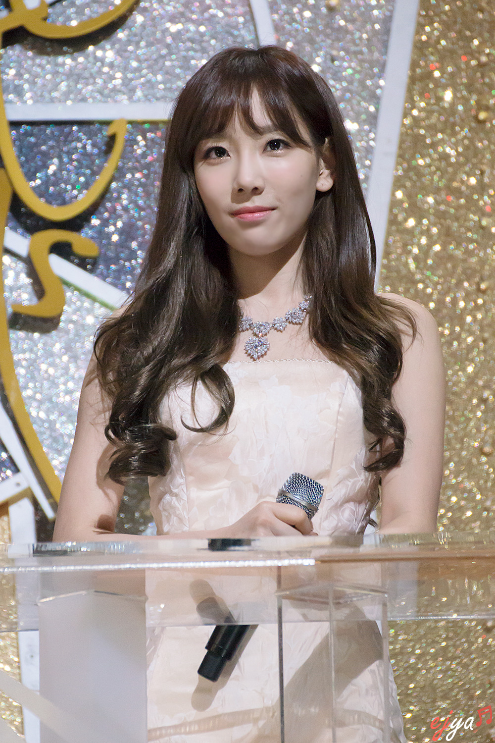 [PIC][16-01-2014]Hình ảnh từ "JTBC 28th Golden Disk Award" của MC TaeYeon và Tiffany vào tối nay + SNSD giành chiến thắng với 2 giải thưởng - Page 3 23616C4D52DCB91A130DCF