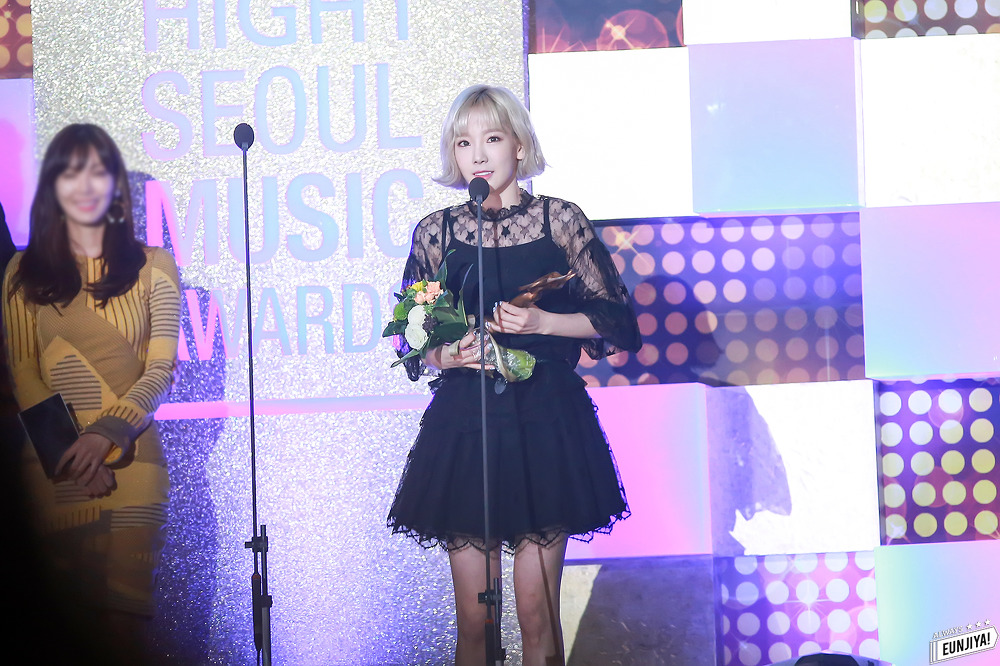 [PIC][14-01-2016]TaeYeon tham dự “25th High1 Seoul Music Awards” vào tối nay - Page 2 2527204E56B0D5A30F023B