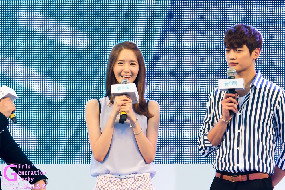 [PIC][29-07-2013]YoonA xuất hiện tại sự kiện SKT ở "Changwon Mechanical High School" cùng SHINee MinHo vào chiều nay  - Page 2 253C2C41521D7204261A8B