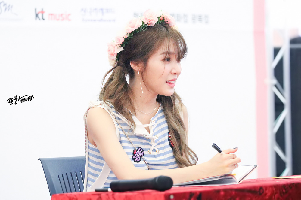 [PIC][06-06-2016]Tiffany tham dự buổi Fansign cho "I Just Wanna Dance" tại Busan vào chiều nay - Page 5 2569974757C5576B381569