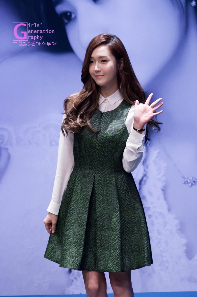 [PIC][01-12-2013]Jessica xuất hiện tại buổi fansign thứ 2 cho thương hiệu "STONEHENgE" vào trưa nay - Page 2 26306C4D529C60AF269768