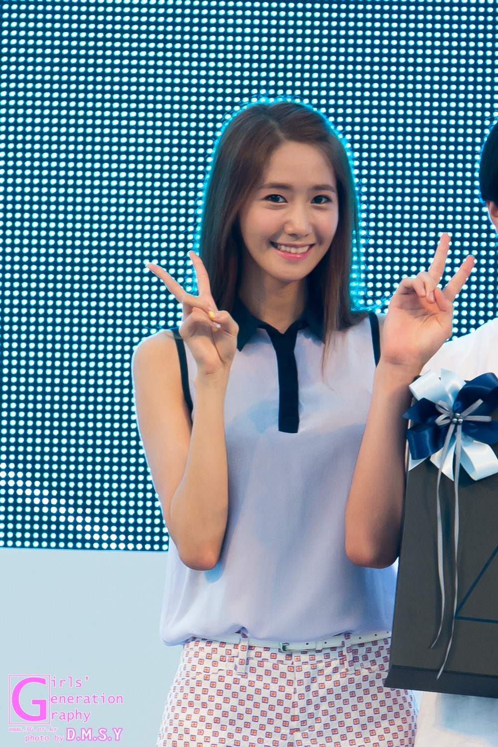 [PIC][29-07-2013]YoonA xuất hiện tại sự kiện SKT ở "Changwon Mechanical High School" cùng SHINee MinHo vào chiều nay  - Page 2 2654E243521D72561A1CC5