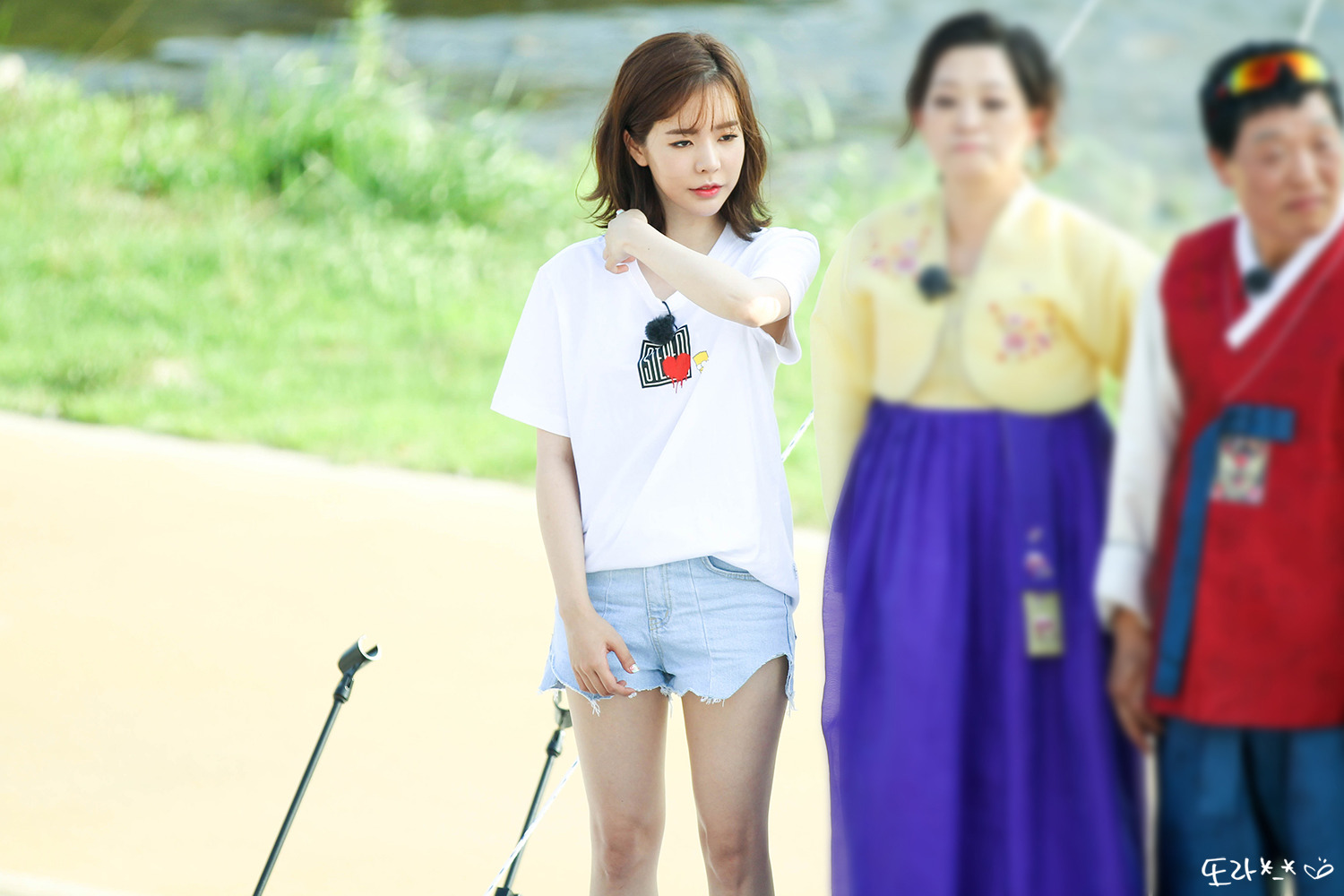 [PIC][16-05-2016]Sunny ghi hình cho chương trình "재래시장 살리자" của kênh JTBC tại Busan vào hôm nay - Page 12 270C10415950EEC21C2203