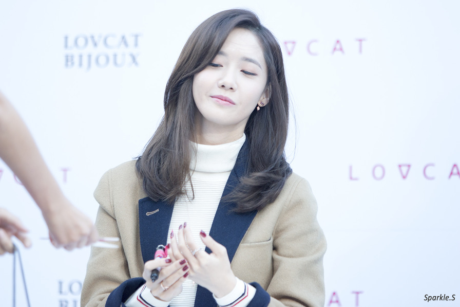 [PIC][24-10-2015]YoonA tham dự buổi fansign cho thương hiệu "LOVCAT" vào chiều nay - Page 5 2779134956331AC90A1937