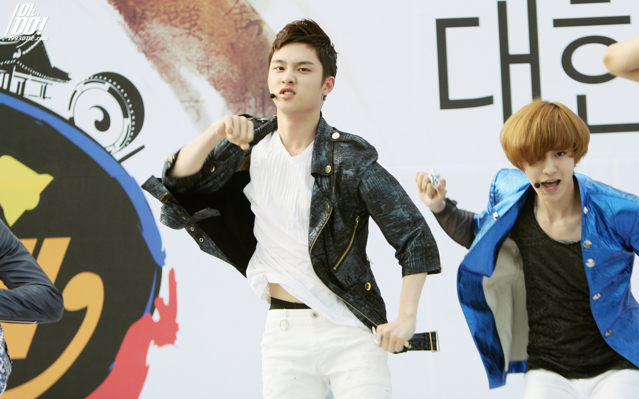 120707 D.O @ Yongsan Golden Bell 157E003A4FFA69253B0147