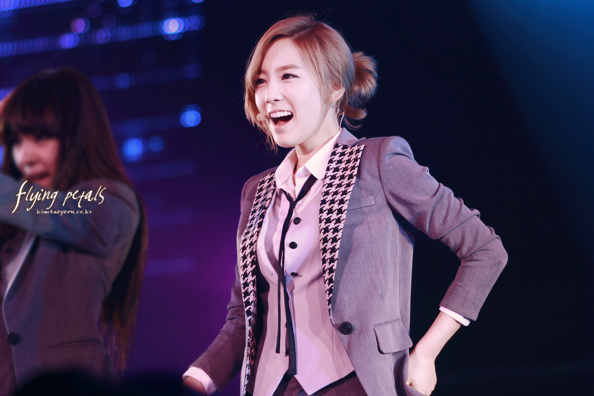 [FANTAKEN/PREVIEW][26-01-2012] SNSD || KOREAN INTERNATIONAL STYLE SHOW in Japan 1635B3364F24E99F064324