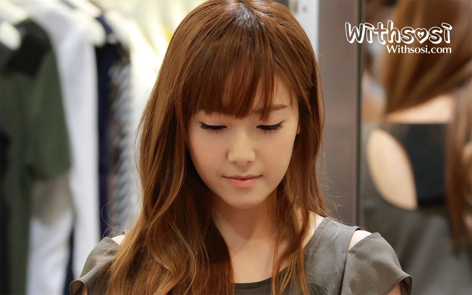[PIC][15-06-2012]Jessica ghé thăm cửa hàng "COMING STEP" tại Gangnam vào trưa nay - Page 2 204CFB454FDB38961B8F07