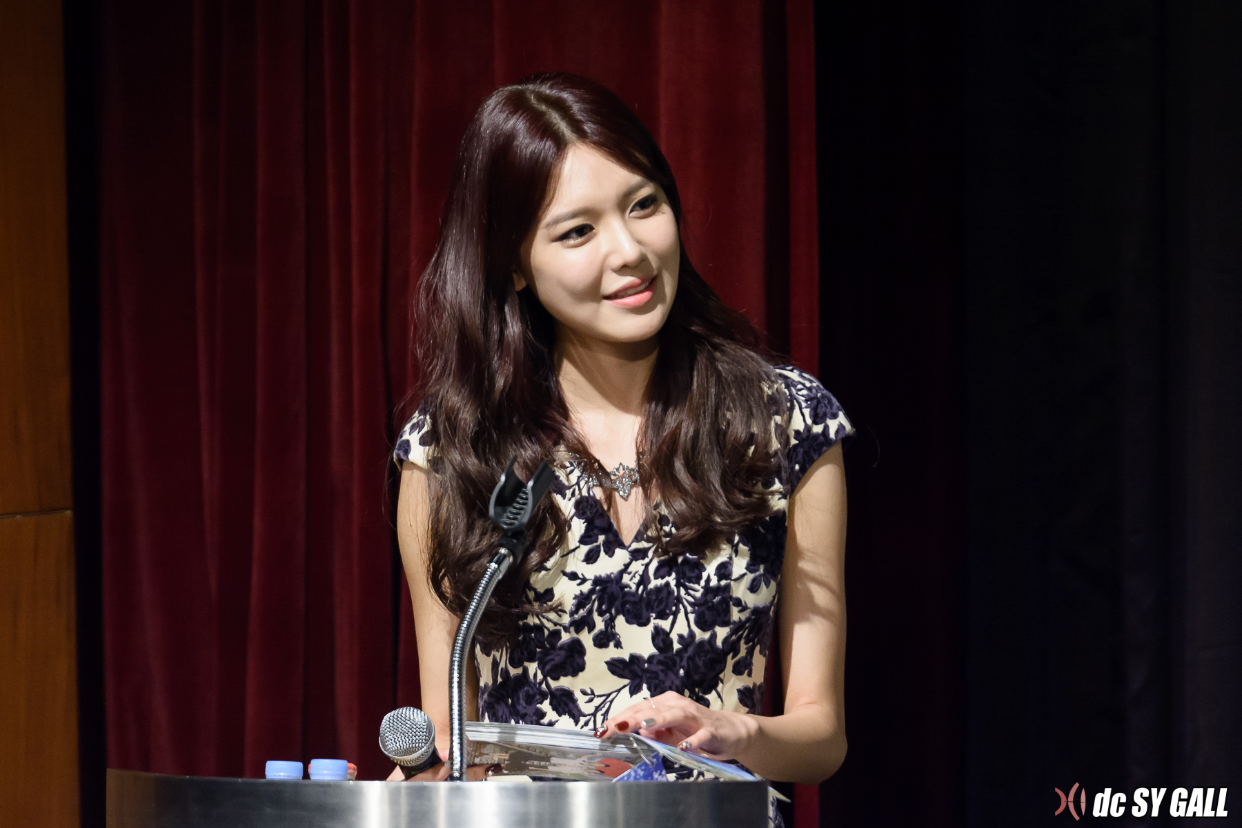 [PIC][05-12-2013]Hình ảnh từ "2013 Women's Film Festival" của MC SooYoung vào tối nay 2110A84F52A2F47D292A49