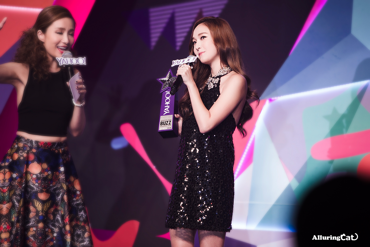 [PIC][07-12-2014]Jessica khởi hành đi Hồng Kông để tham dự "Yahoo Asia Buzz Award 2014" vào sáng nay - Page 3 2174393754B514461579D5