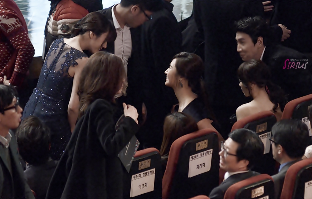 [PIC][22-11-2013]Yuri xuất hiện tại "The 34th Blue Dragon Film Award" vào tối nay + Selca tại hậu trường của cô và các nghệ sĩ khác 222D2036528F8D781F34D4