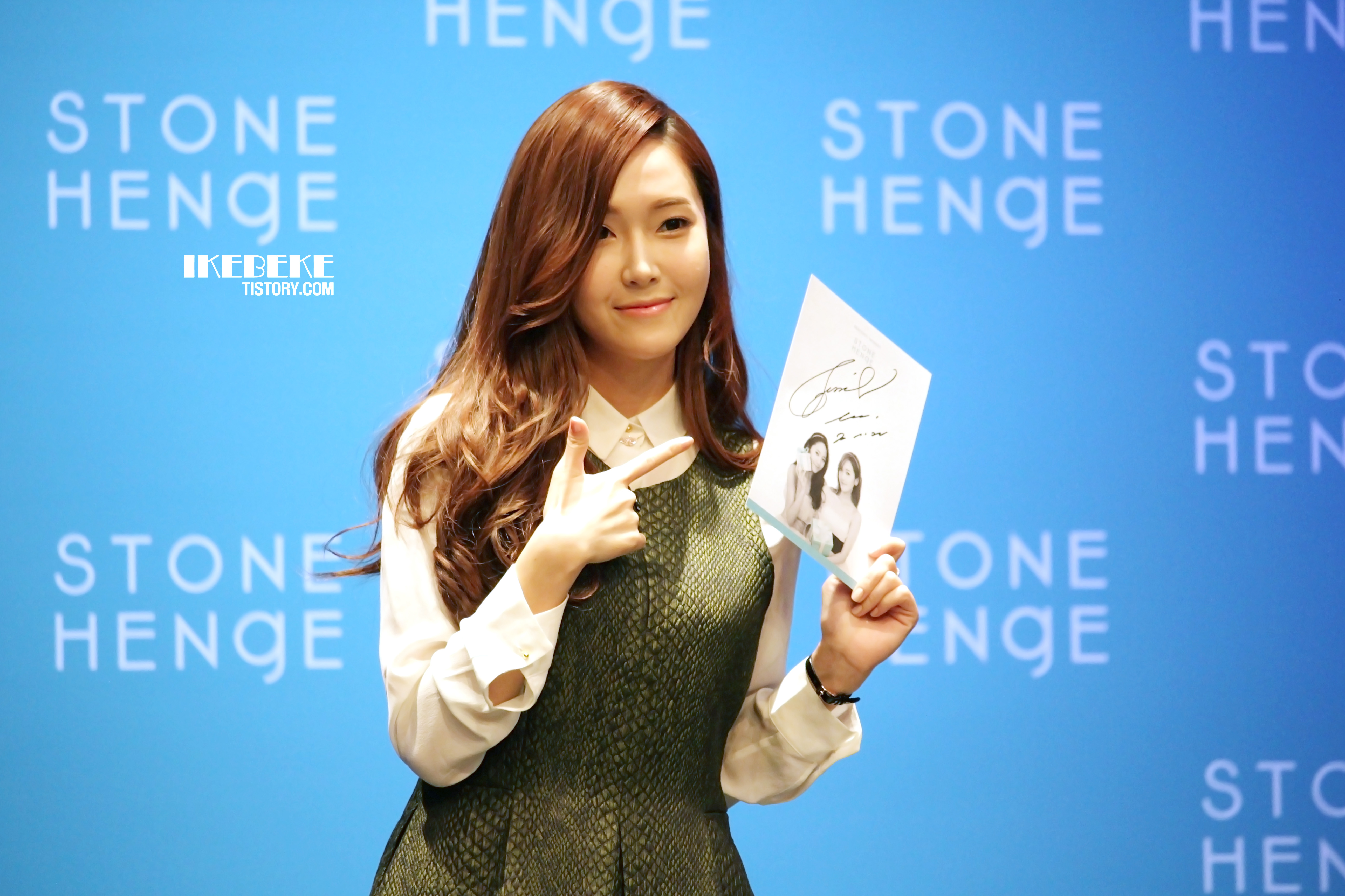 [PIC][01-12-2013]Jessica xuất hiện tại buổi fansign thứ 2 cho thương hiệu "STONEHENgE" vào trưa nay 2231734A529B7C340D9A4E