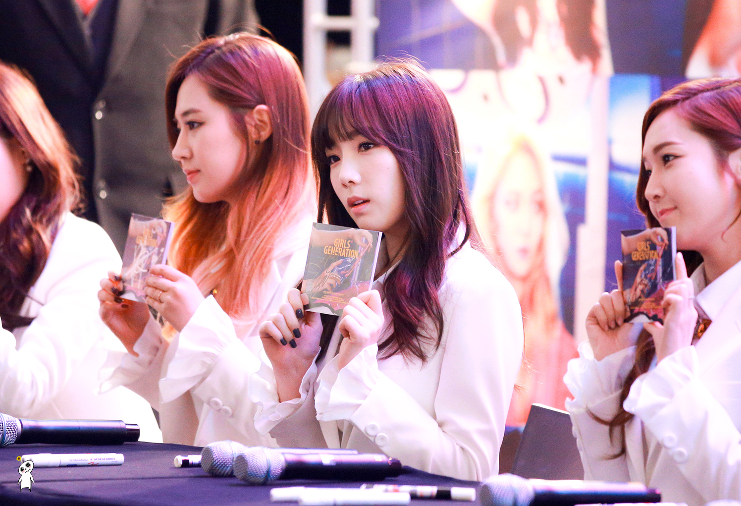 [PIC][14-03-2014]SNSD xuất hiện tại buổi fansign cho "Mr.Mr." vào tối nay  - Page 3 23134A3C5323E8011BBD90