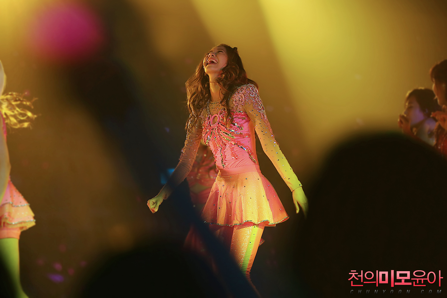 [PIC][08/09-06-2013]Hình ảnh mới nhất từ "2013 Girls' Generation's World Tour – Girls & Peace" tại Seoul, Hàn Quốc trong 2 ngày của SNSD + Selca từ hậu trường Concert của các thành viên và nhiều nghệ sĩ khác - Page 17 2354FD3952484ECF46357D