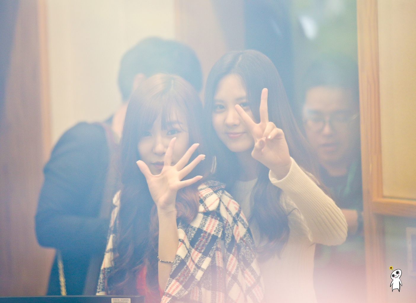 [PIC][29-10-2013]SeoHyun và Tiffany xuất hiện tại "KBS Cool FM Radio Jo JungChi & Harim 2 o'clock" vào trưa nay 2472A33B527846682CAB48