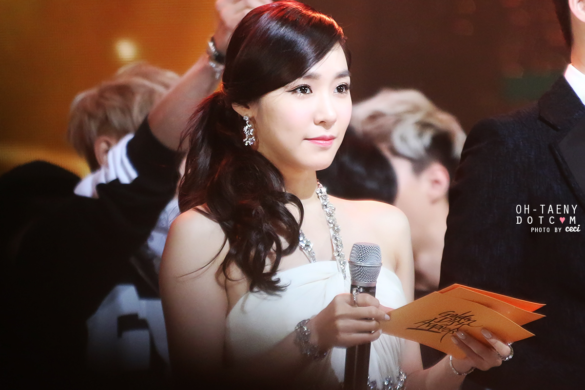 [PIC][16-01-2014]Hình ảnh từ "JTBC 28th Golden Disk Award" của MC TaeYeon và Tiffany vào tối nay + SNSD giành chiến thắng với 2 giải thưởng - Page 3 2549FE4D52DD04D10FC527