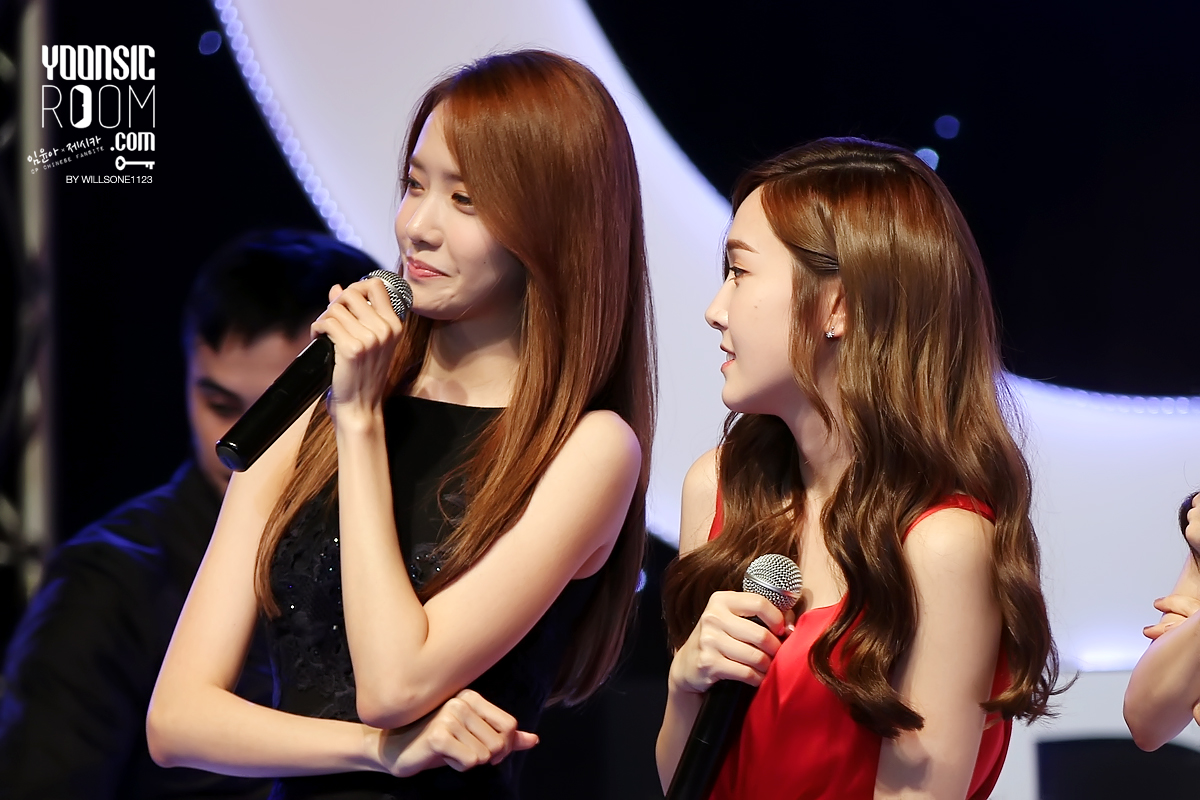 [PIC][20-10-2013]Jessica - YoonA và SeoHyun xuất hiện tại Thái Lan để tham dự "GiRL DE PROVENCE Thanks Party" vào tối nay - Page 15 2628BA45526BB11B2857E6